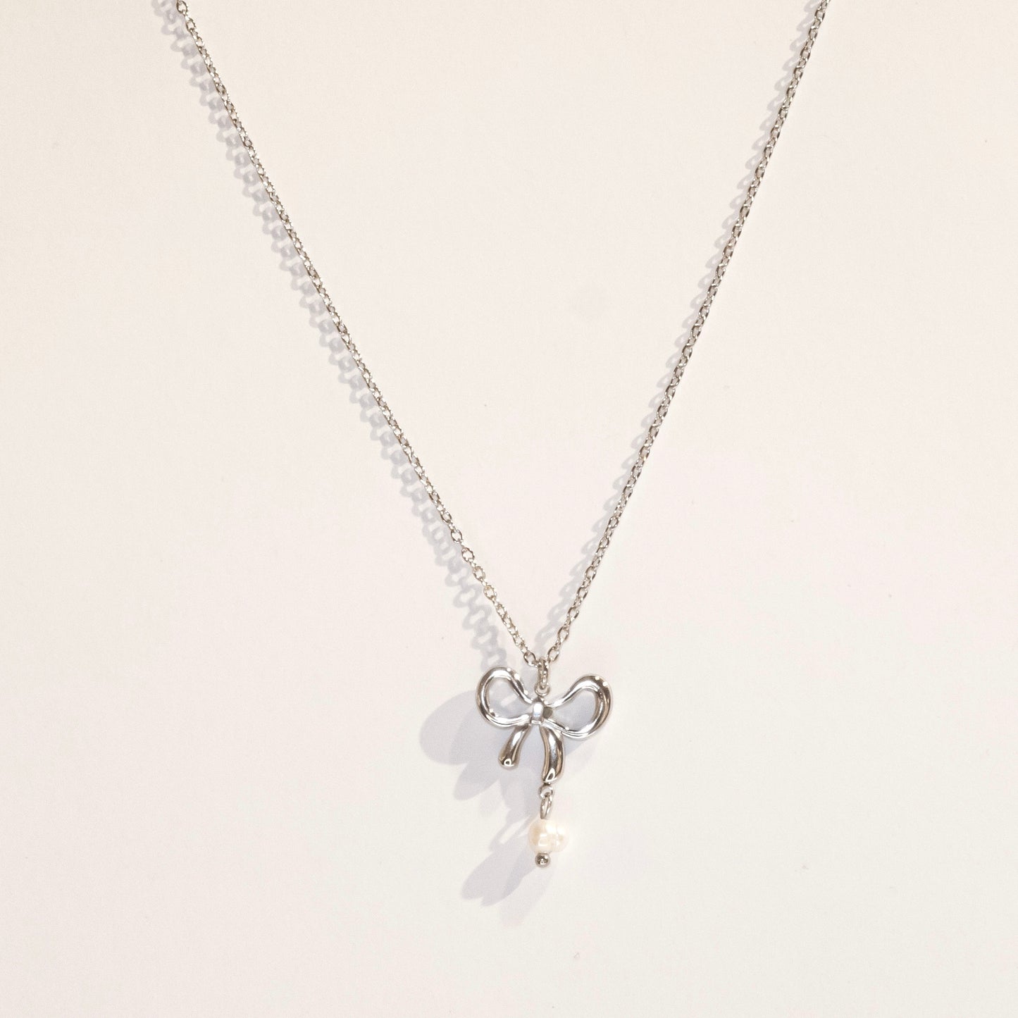 Bow Pearl Necklace